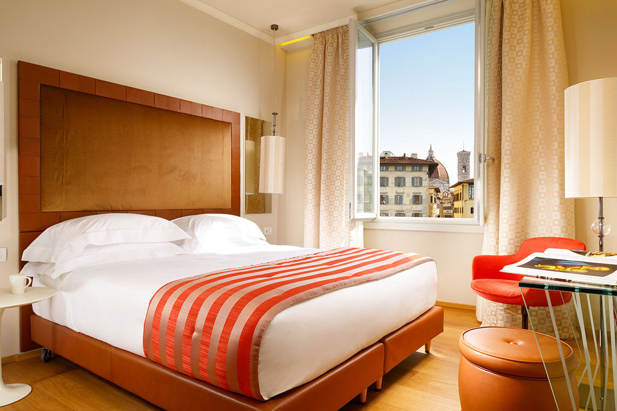 <b>Grand Hotel Minerva</b> - With a rooftop pool, sun terrace and bistro bar, the Grand Hotel Minerva keeps a fashionably sophisticated atmosphere with panoramic views of the rich history of Florence. This boutique urban resort also has an al fresco restaurant and caldarium to enhance your stay.