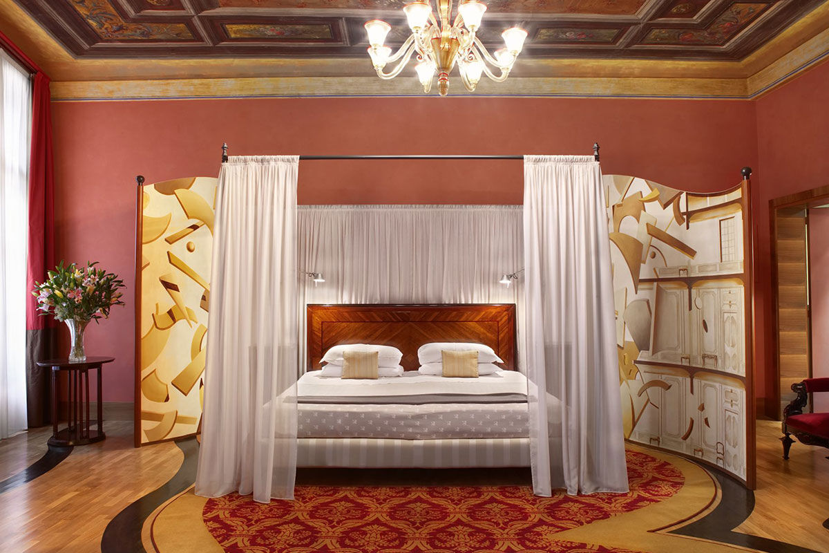 <b>Hotel Saturnia</b> - Family run since 1908, Hotel Saturnia is set in a 14th century Venetian building with a rooftop terrace and is only a brisk walk to St. Mark’s Square. The parquet floors, wooden ceilings and heavy furniture create a refined feel where Art Deco and Venetian styles blend.