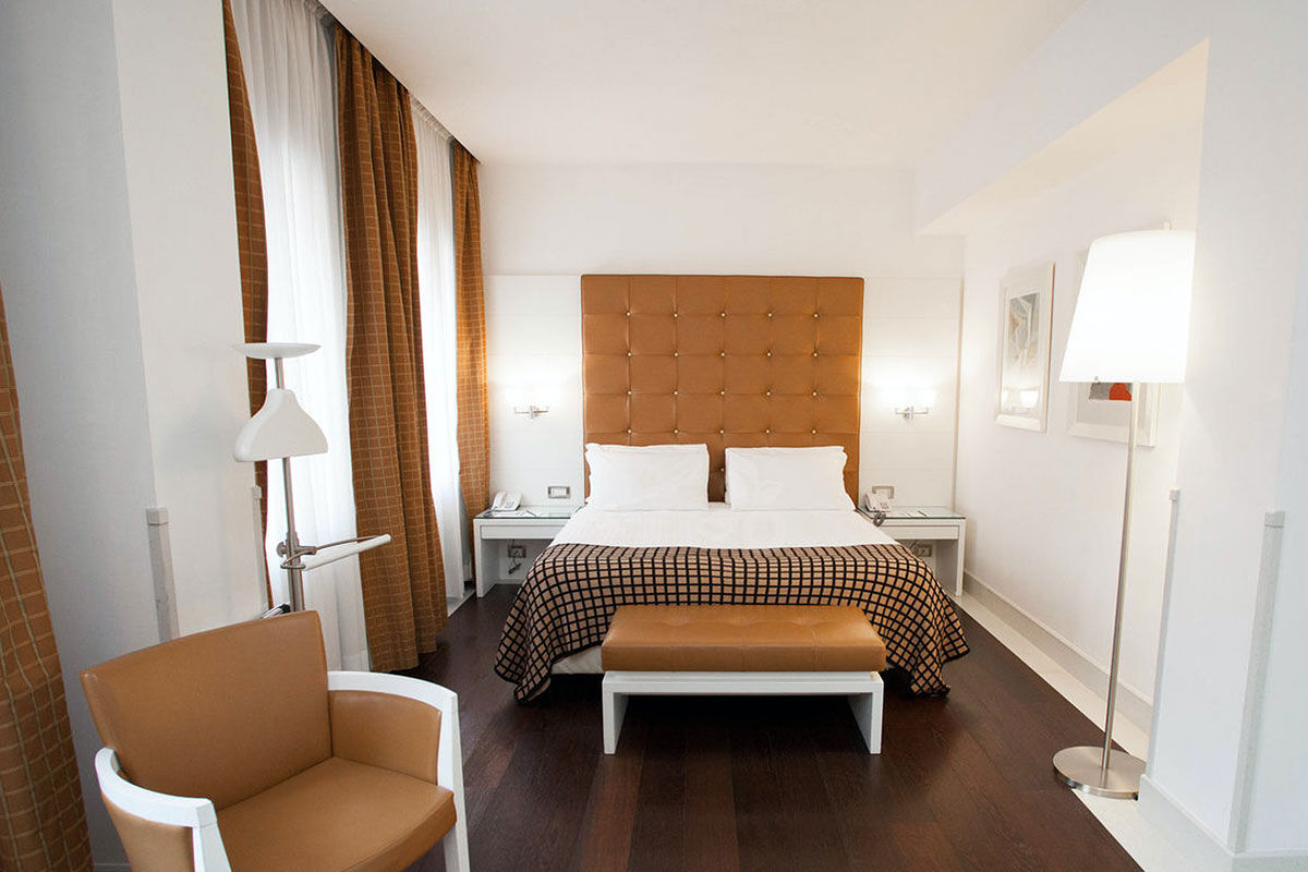 <b>Palace Bonvecchiati</b> - Polished and refined, the Palace Bonvecchiati brings a modern and artistic edge to the heart of Venice. Meander over to Saint Mark’s Square or stay in and watch the gondolas pass by as you dine at ‘La Terrazza’ restaurant on the corner overlooking Orseolo canal.