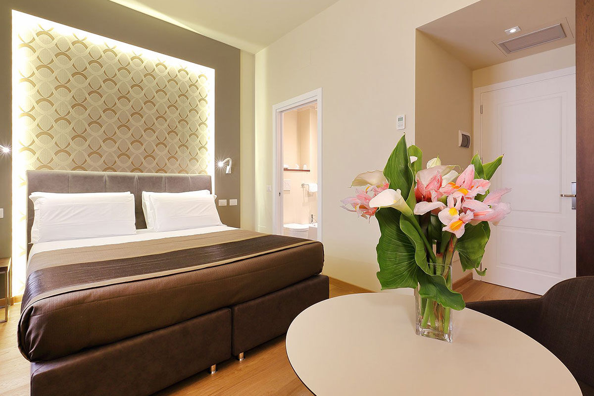 <b>La Torre dei Salterelli</b> - Offering the comforts of home, this peaceful guesthouse is nestled off a quaint side street within the buzzing city center. La Torre dei Salterelli is an intimate setting for the modern explorer within minutes’ walk to the Uffizi Gallery, Palazzo Vecchio and Piazza della Signoria.