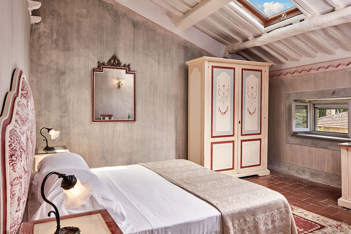 <b>Villa di Piazzano</b> - This elegant historic estate built in the 1400s sets the scene for a refined and quiet getaway for the cultured traveler. The renaissance manor house includes a quaint restaurant, bar, wine cellar, piano room, tranquil garden and pool with a sundeck.