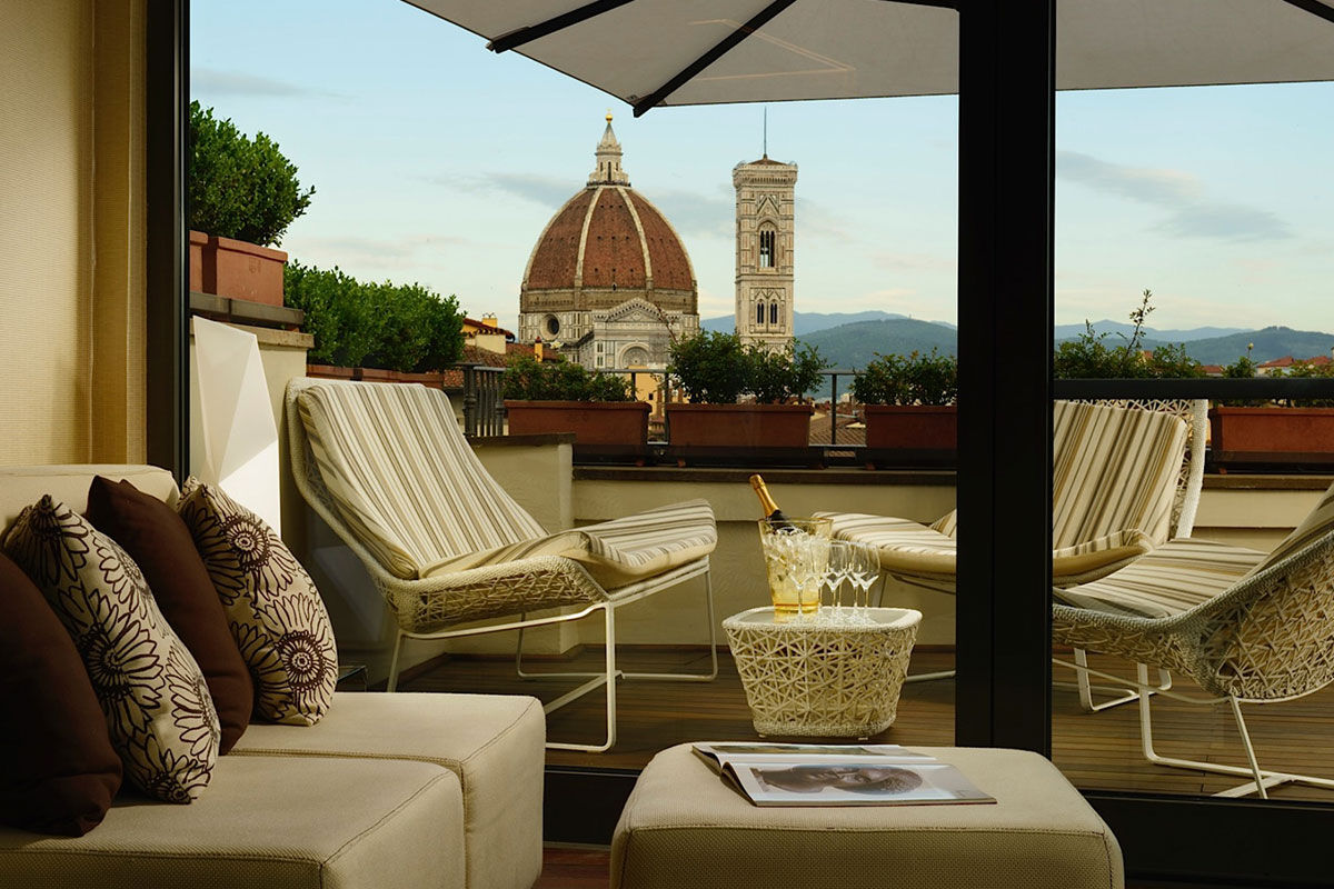 <b>Grand Hotel Minerva</b> - With a rooftop pool, sun terrace and bistro bar, the Grand Hotel Minerva keeps a fashionably sophisticated atmosphere with panoramic views of the rich history of Florence. This boutique urban resort also has an al fresco restaurant and caldarium to enhance your stay.
