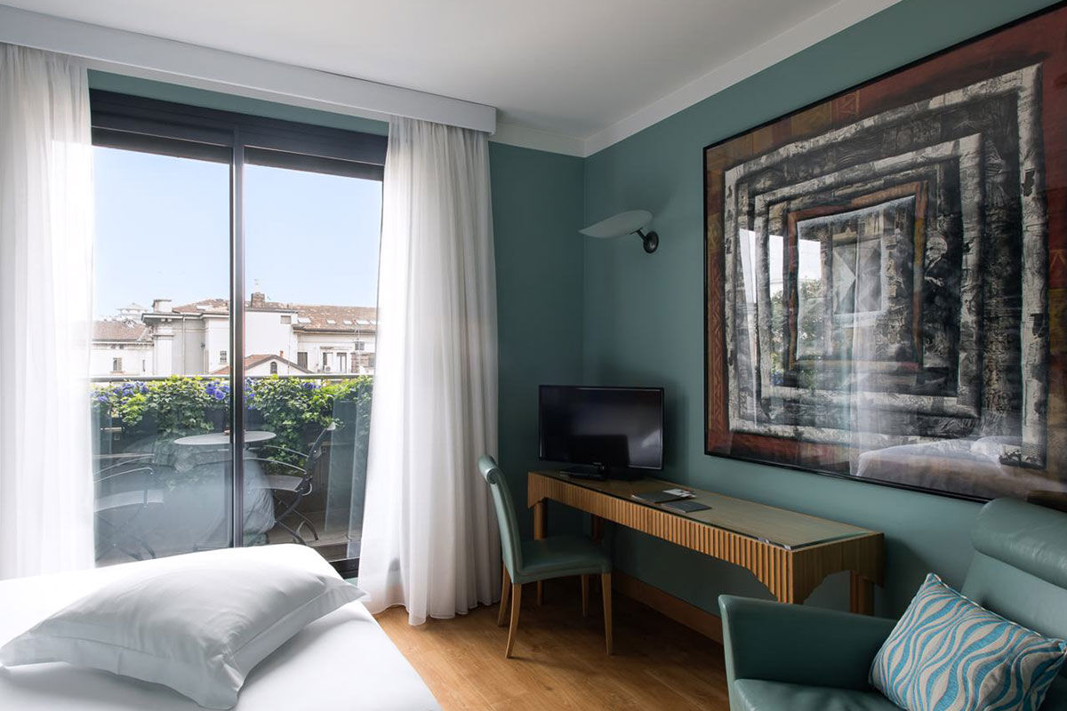 <b>Hotel Spadari al Duomo</b> - Only a 4-minute walk to the Duomo and fashion district, the Hotel Spadari al Duomo offers bright and airy rooms with a polished vibrancy. Contemporary and beautifully designed, this intimate boutique hotel displays art on its walls and maintains air of minimalist comfort.