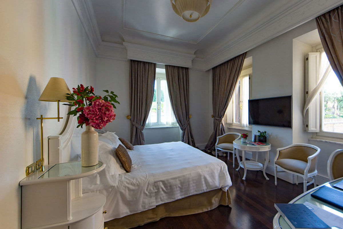 <b>Hotel Majestic</b> - Paying homage to its neoclassical heritage, the Hotel Majestic remains timeless with its Carrara marble floors under frescoed ceilings and classic Aperitivo bar on the furnished terrace. While embracing refined contemporary tastes in décor, this sophisticated hotel plays with the juxtaposition of period-style and modern furnishings.