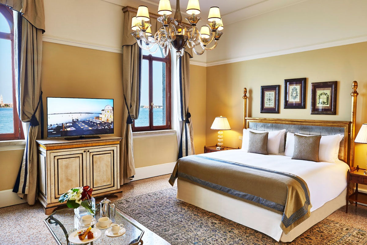 <b>San Clemente Palace Kempinski</b> - Set apart on its own island, this exclusive retreat offers peace, tranquility and privacy to guests. Having the modern conveniences of three restaurants, a pool, tennis court and herbal massage spa, one may forget that this was for centuries home to a monastic settlement.