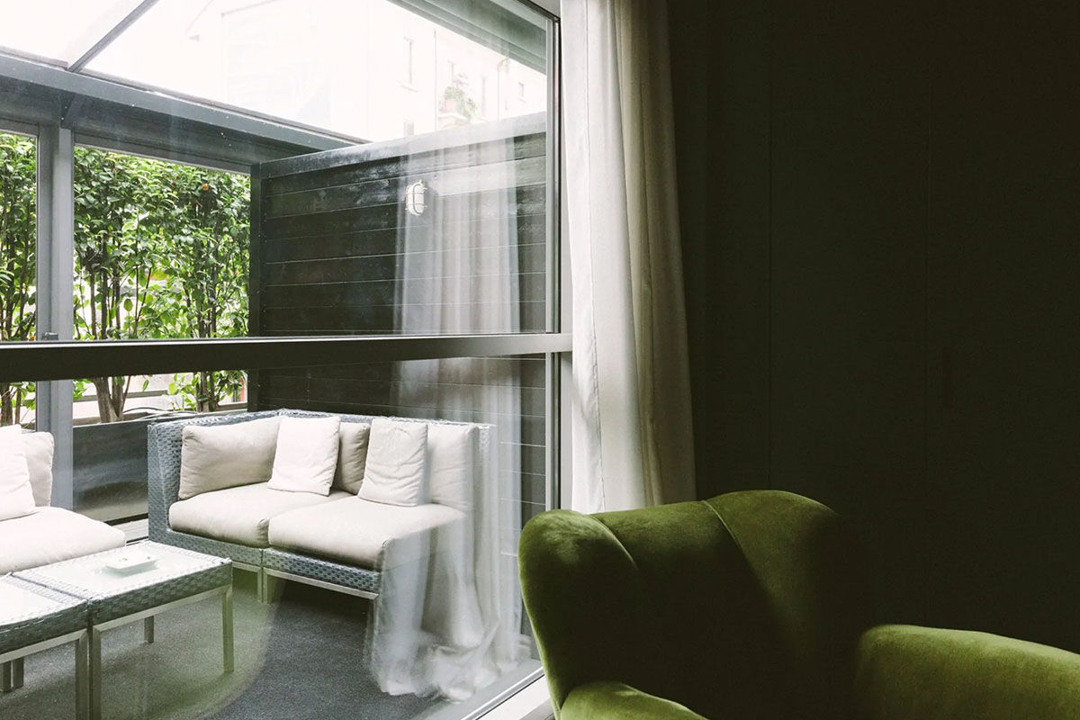 <b>The Yard</b> - Overlooking the canal, this funky, moody hotel invites you to grab a cocktail at its retro bar or recline into a leather couch in its stylish lounge. Filled with antiques and unique items, The Yard sparks inspiration before you head out into Milan’s nightlife.