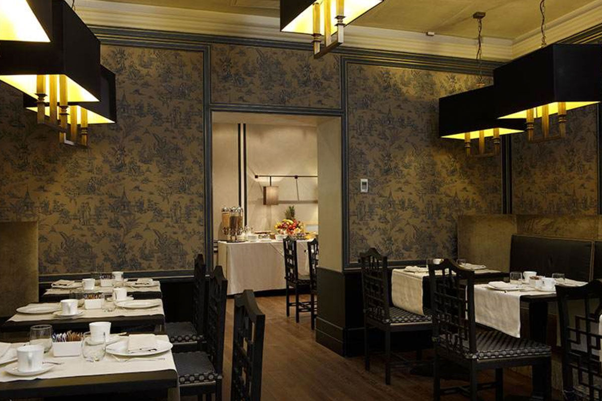 <b>Aqua Palace Hotel</b> - Located within the Castello quarter, this luxury boutique has an air of seduction, charm and mystery. Its soft lighting, luxe linens and gothic coloring makes for a moody and romantic escape on the rio de San Zulian.