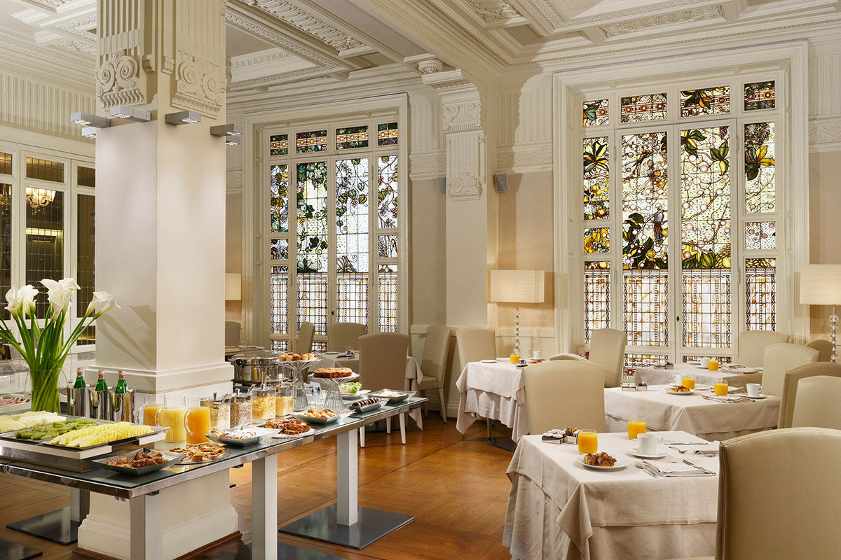 <b>Hotel Brunelleschi</b> - Marrying modern décor with its rich history, the Hotel Brunelleschi is housed in a converted church and Byzantine tower from the 6th century. With art and archaeological finds from its caldarium excavations on display, this boutique hotel transports you to another era, even if only for a short stay.