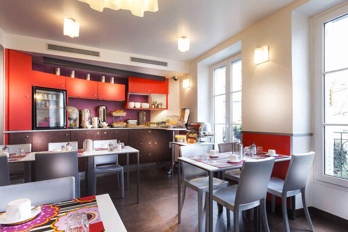 <b>Hotel Du Parc, Stresa</b> - This charming 20th century villa is located walking distance from the historic town center and lakeshore. It is a boutique hotel surrounded by flower gardens with a peaceful and evocative atmosphere.