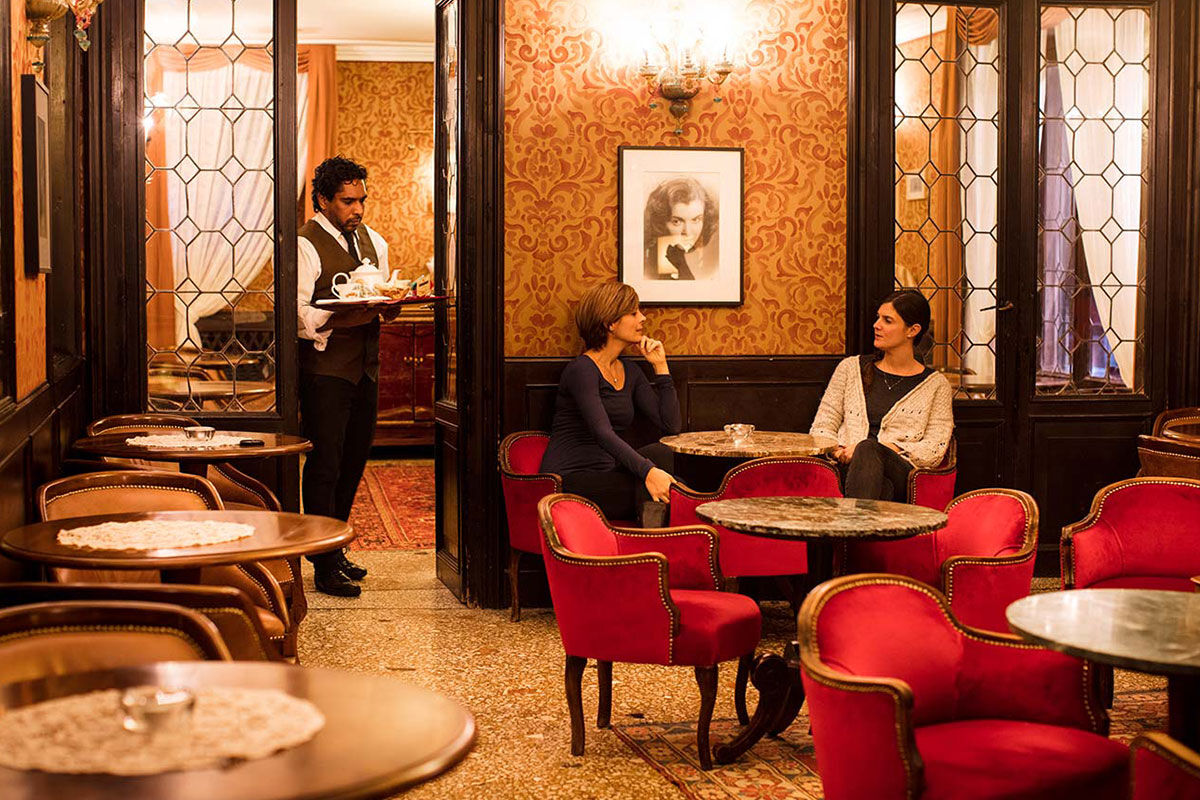 <b>Hotel Flora</b> - Covered in ivy and featuring traditional furnishings and chandeliers, Hotel Flora is a charming 17th century dream. Enjoy a peaceful breakfast in the leafy courtyard before heading to neighboring Saint Mark’s Square or Calle XXII Marzo for some upscale shopping.