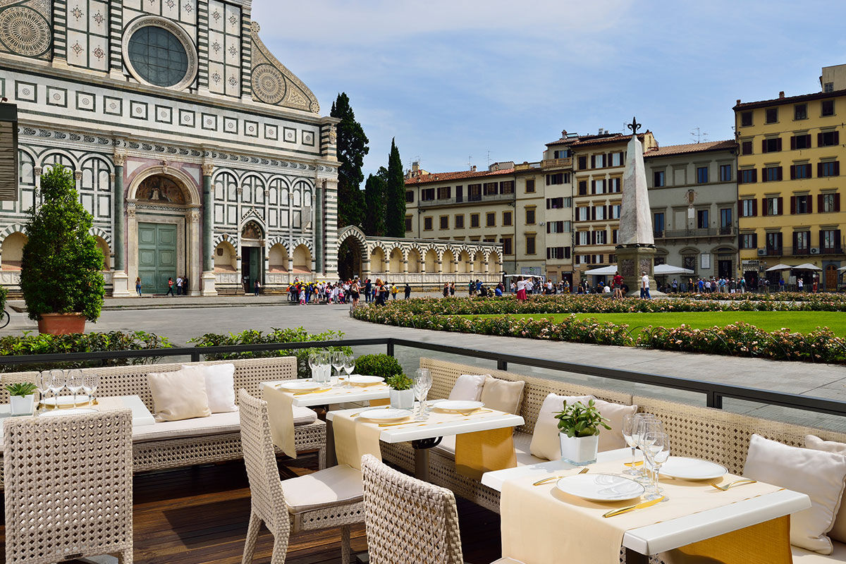 <b>Grand Hotel Minerva</b> - With a rooftop pool, sun terrace and bistro bar, the Grand Hotel Minerva keeps a fashionably sophisticated atmosphere with panoramic views of the rich history of Florence. This boutique urban resort also has an al fresco restaurant and caldarium to enhance your stay.