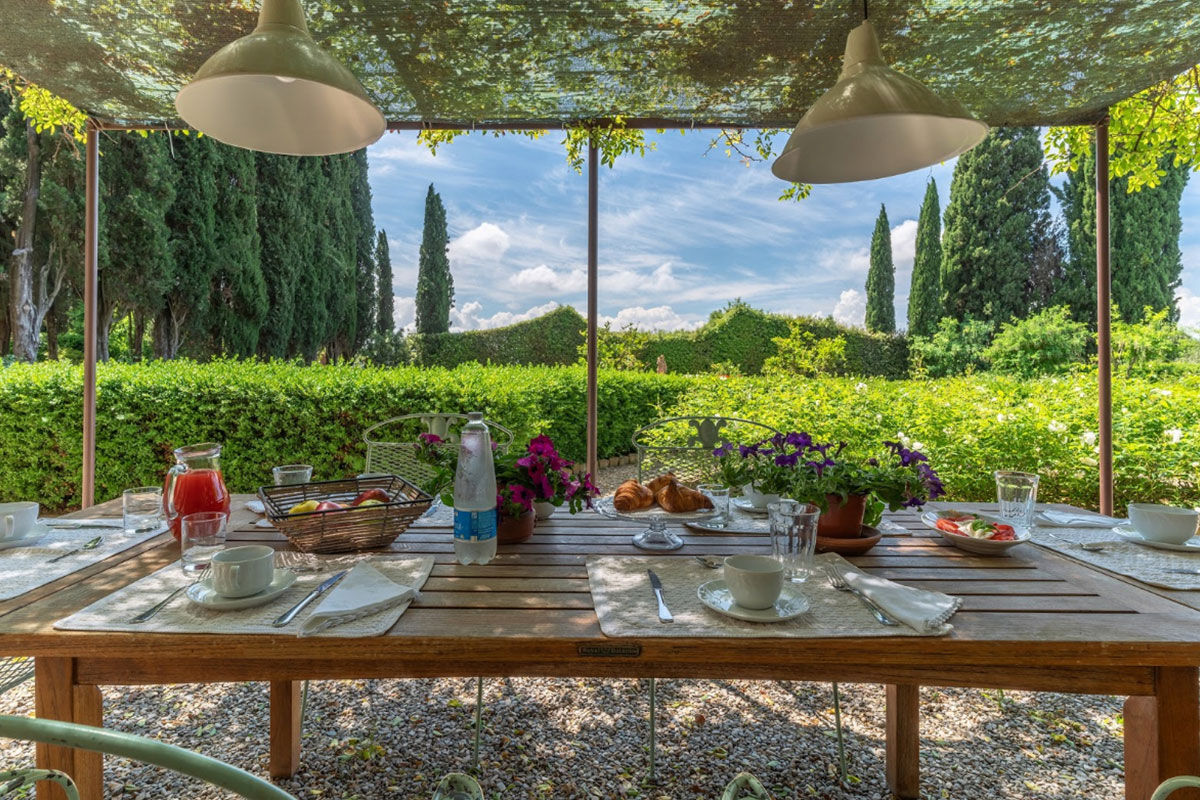 <b>La Canonica di Cortine</b> - Within the heart of Chianti, set amidst centuries-old vineyards and olive trees, La Canonica di Cortine is an ancient abode for country-chic lovers. With mature gardens, a pool and shaded terrace, this Chianti villa is the dream holiday retreat.
