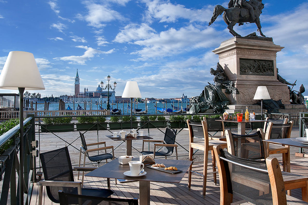 <b>Londra Palace</b> - Overlooking the Venetian Lagoon and San Marco basin, this genteel hotel has two elegant restaurants as well as a bar, lounge and rooftop terrace. The quality tapestries and brocades transport you from modern Venice to the days of opulence and splendor.