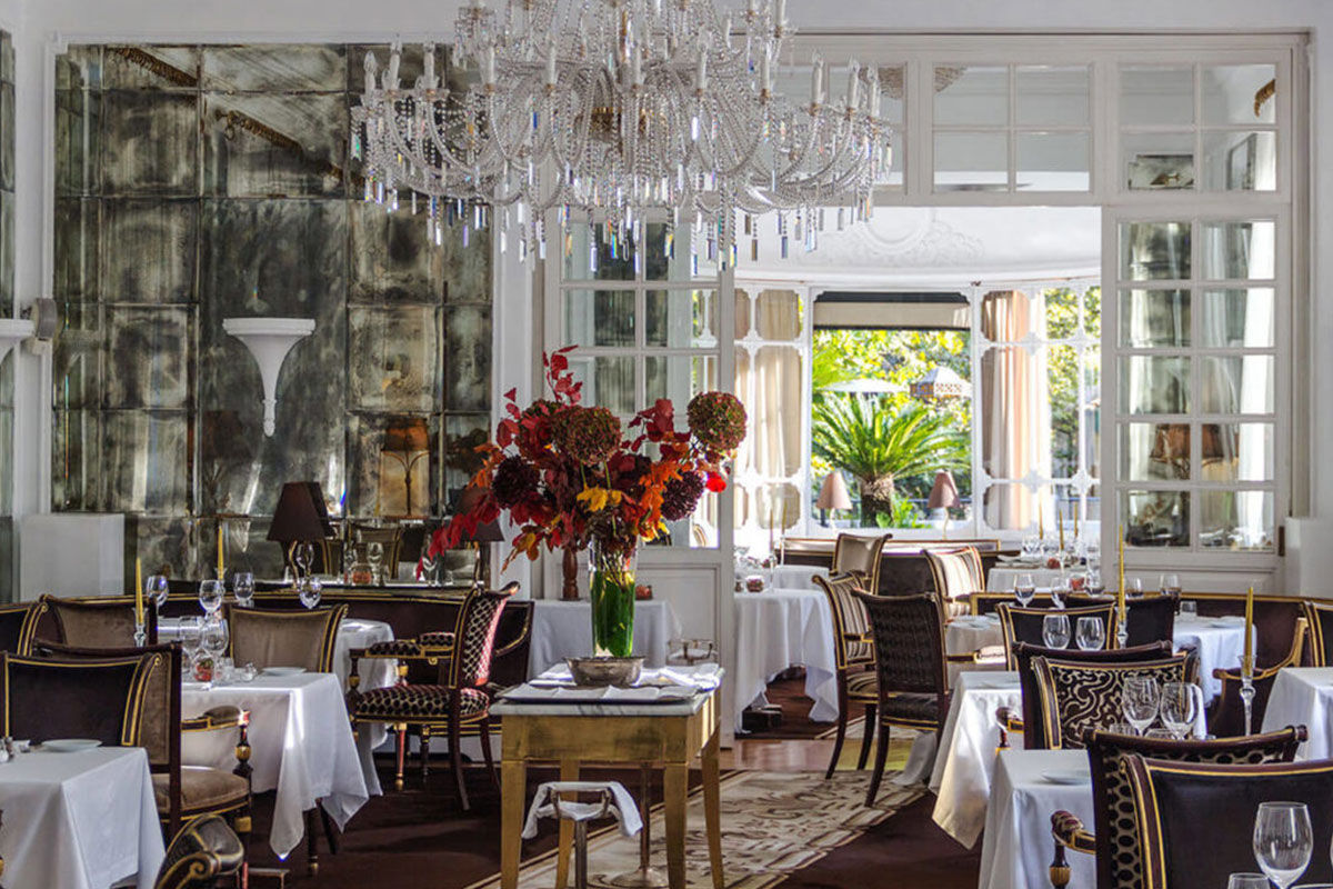 <b>Hotel Majestic</b> - Paying homage to its neoclassical heritage, the Hotel Majestic remains timeless with its Carrara marble floors under frescoed ceilings and classic Aperitivo bar on the furnished terrace. While embracing refined contemporary tastes in décor, this sophisticated hotel plays with the juxtaposition of period-style and modern furnishings.