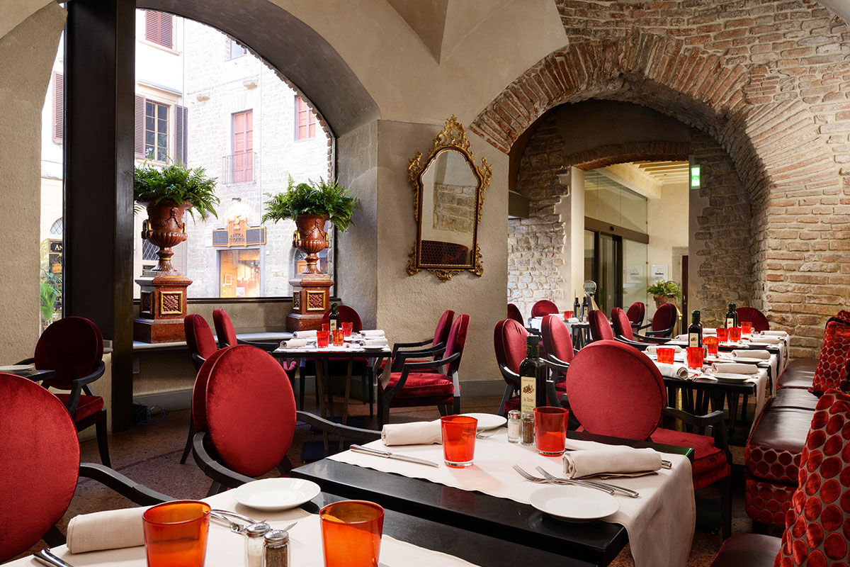 <b>Hotel Brunelleschi</b> - Marrying modern décor with its rich history, the Hotel Brunelleschi is housed in a converted church and Byzantine tower from the 6th century. With art and archaeological finds from its caldarium excavations on display, this boutique hotel transports you to another era, even if only for a short stay.