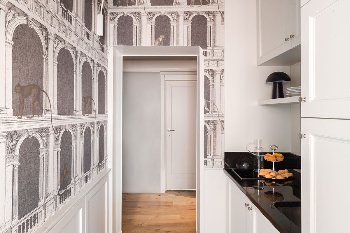 <b>Crossing Condotti</b> - Located off a chic side street just behind the Piazza di Spagna, this contemporary boutique serves as both a retreat as well as a launch pad for exploration. It is a cleverly furnished neo-Baroque apartment using Sicilian antiques and beamed ceilings to create a modern-Renaissance feel for your stay.