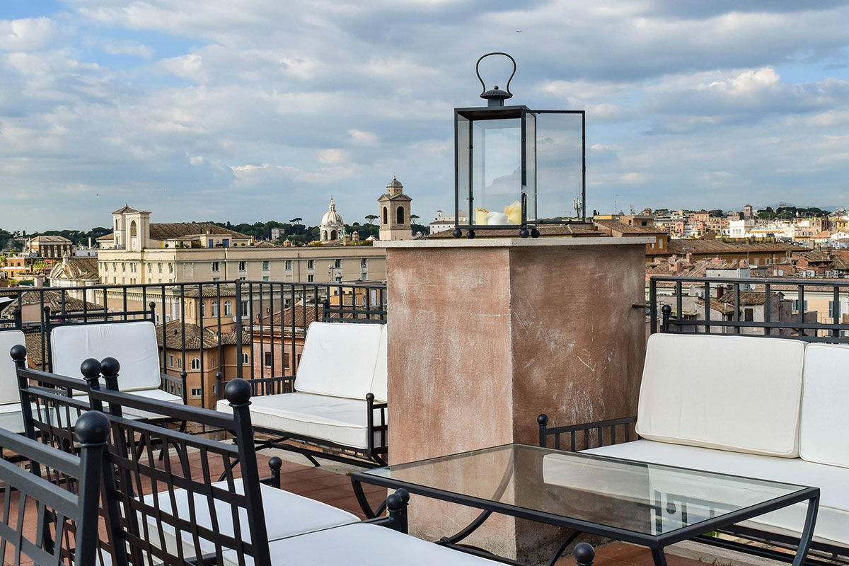 <b>Eitch Borromini</b> - Experience ‘living history’ at this polished hotel set within a 17th century palace and only a block away from iconic Piazza Navona. Sleep under the frescoes, dine in front of the Fountain of the Four Rivers by Bernini, and enjoy cocktails to the sound of the bells in Santa Agnese church.