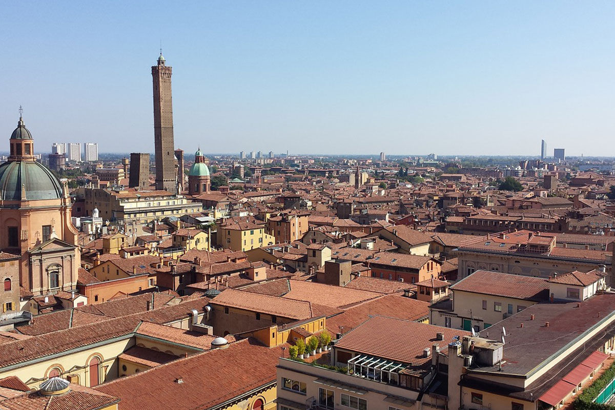 <b>Grand Hotel Majestic, Bologna</b> - This lavish 18th century palazzo features a frescoed restaurant, extensive wine cellar, terrace bar and cocktail lounge. Neighbor to the Cattedrale Metropolitana di San Pietro, the Grand Hotel Majestic uses antique furnishings and classic French-inspired décor to create an air of posh sophistication for your stay.
