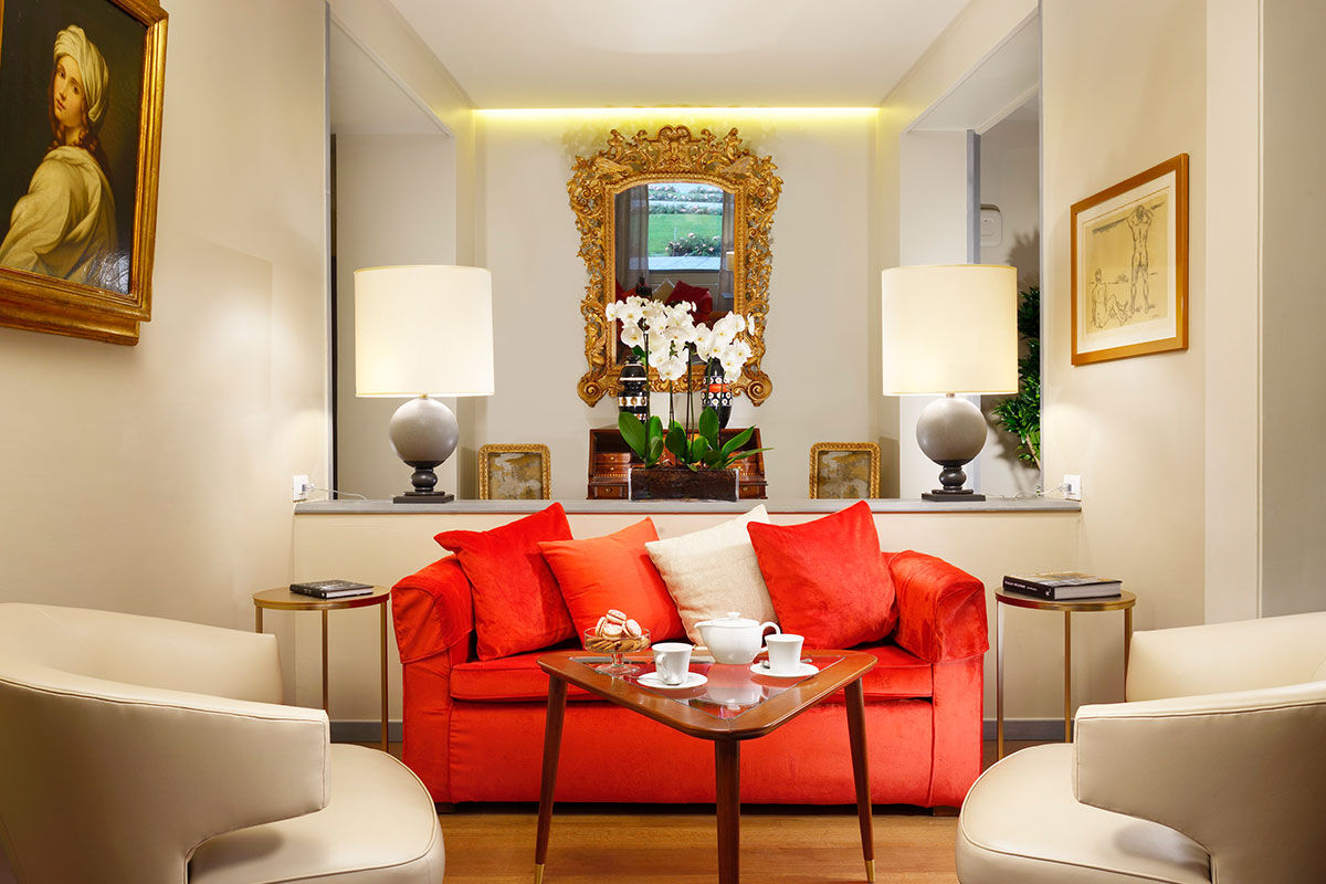 <b>Grand Hotel Minerva</b> - With a rooftop pool, sun terrace and bistro bar, the Grand Hotel Minerva keeps a fashionably sophisticated atmosphere with panoramic views of the rich history of Florence. This boutique urban resort also has an al fresco restaurant and caldarium to enhance your stay.