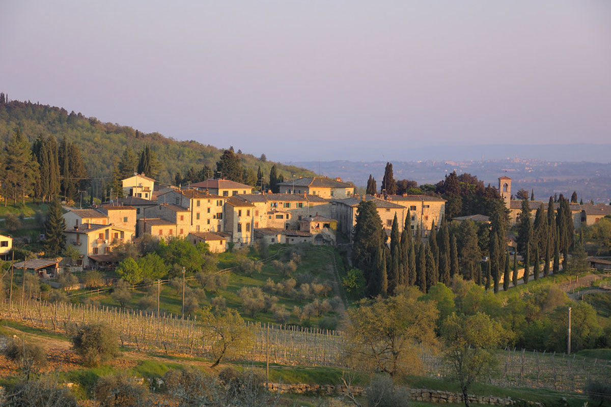 <b>Villa Le Barone</b> - This charming boutique hotel consists of quaint cottages, barns and a 16th century villa covered in ivy. With antique furnishings and a down-to-earth Tuscan restaurant, Villa Le Barone has an unspoiled ambiance of timeless Chianti warmth.