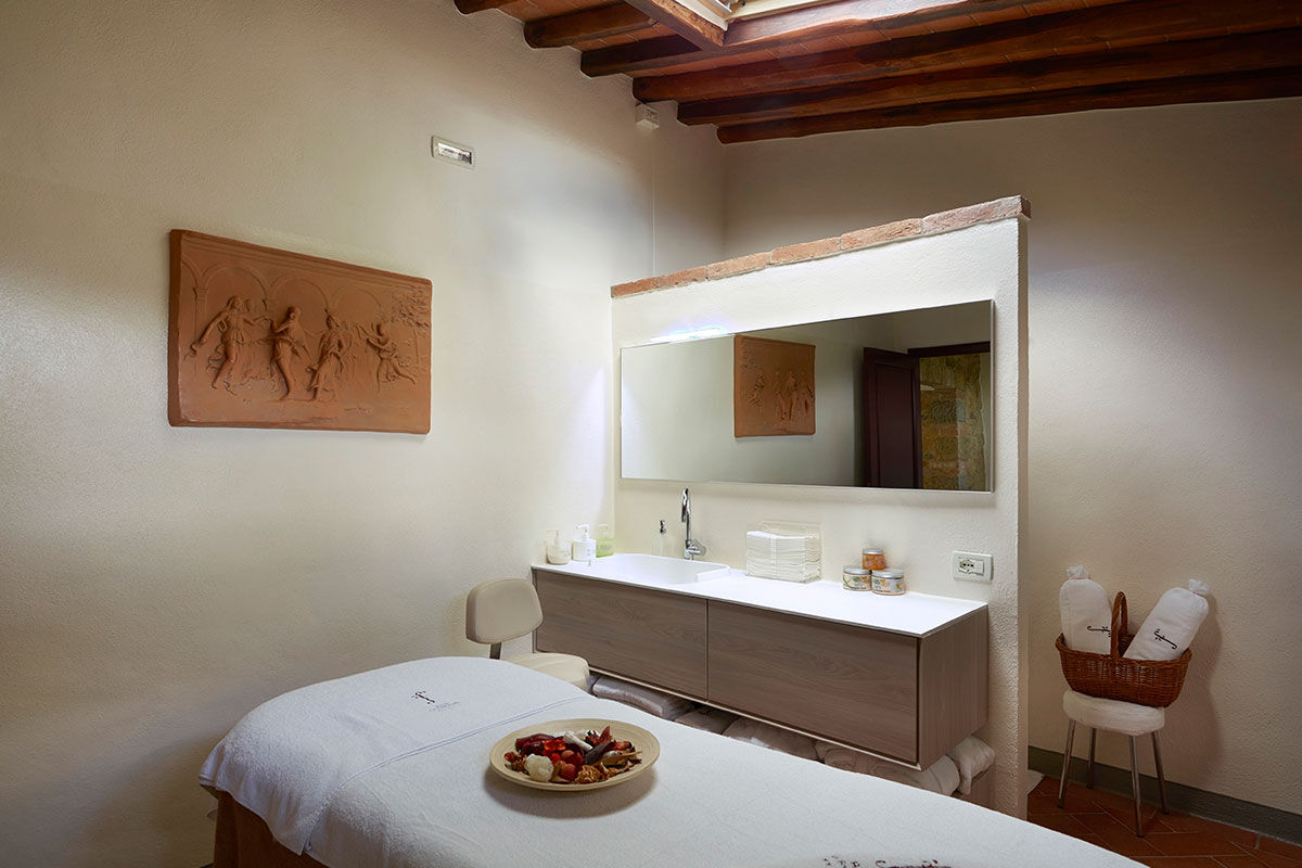 <b>Hotel Le Fontanelle</b> - Perched on a hilltop, Hotel Le Fontanelle is a 13th century estate turned upscale hotel with panoramic views of the Chianti Classico region. Featuring beamed ceilings and terracotta floors, this 5-star hotel is a peaceful, rural retreat for those looking for quiet elegance.