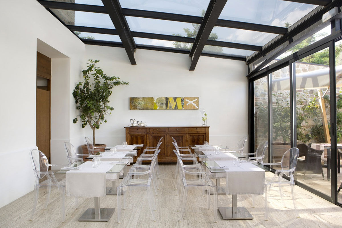 <b>Poggio Piglia</b> - Tucked away from the main road and sitting on its own quiet grounds, Poggio Piglia is the perfect retreat for the relaxed and refined traveler. At Poggio Piglia, culture and practicality meet: the infinity pool is nestled next to the herb garden and wine and olive oil are produced on site.