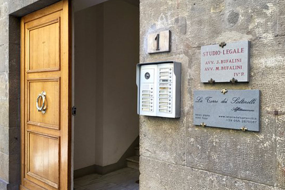 <b>La Torre dei Salterelli</b> - Offering the comforts of home, this peaceful guesthouse is nestled off a quaint side street within the buzzing city center. La Torre dei Salterelli is an intimate setting for the modern explorer within minutes’ walk to the Uffizi Gallery, Palazzo Vecchio and Piazza della Signoria.