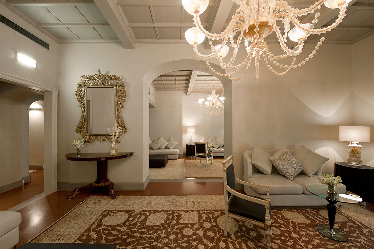 <b>Hotel Brunelleschi</b> - Marrying modern décor with its rich history, the Hotel Brunelleschi is housed in a converted church and Byzantine tower from the 6th century. With art and archaeological finds from its caldarium excavations on display, this boutique hotel transports you to another era, even if only for a short stay.