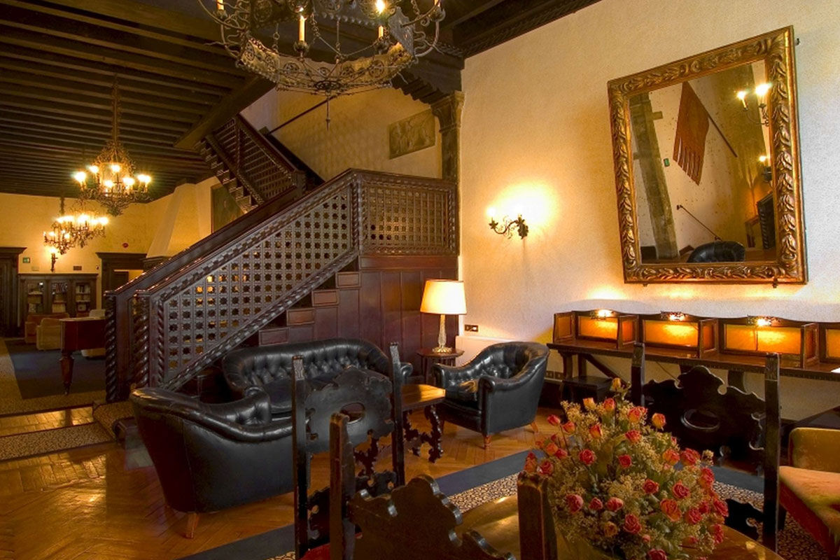 <b>Hotel Saturnia</b> - Family run since 1908, Hotel Saturnia is set in a 14th century Venetian building with a rooftop terrace and is only a brisk walk to St. Mark’s Square. The parquet floors, wooden ceilings and heavy furniture create a refined feel where Art Deco and Venetian styles blend.