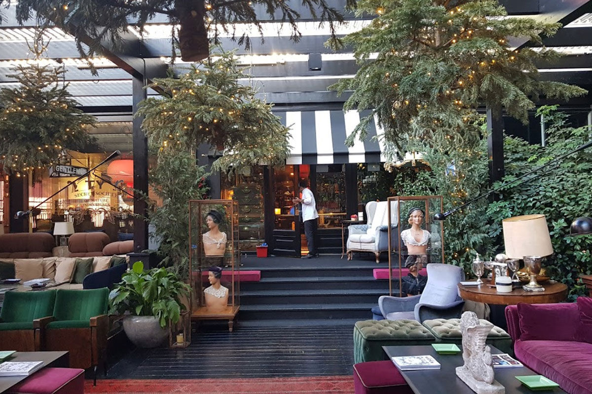 <b>The Yard</b> - Overlooking the canal, this funky, moody hotel invites you to grab a cocktail at its retro bar or recline into a leather couch in its stylish lounge. Filled with antiques and unique items, The Yard sparks inspiration before you head out into Milan’s nightlife.