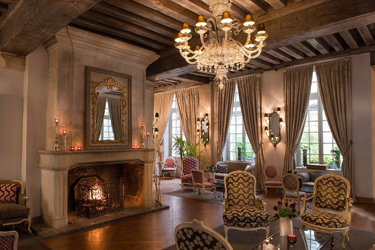 <b>Hotel D’Aubusson</b> - With its regular jazz nights and plush all-day cafe (featuring a grand piano), the Hotel D’Aubusson knows how to put on a show. Set inside a 17th century townhouse, this elegant hotel is only an 11-minute walk to the Cathedrale Notre-Dame de Paris.