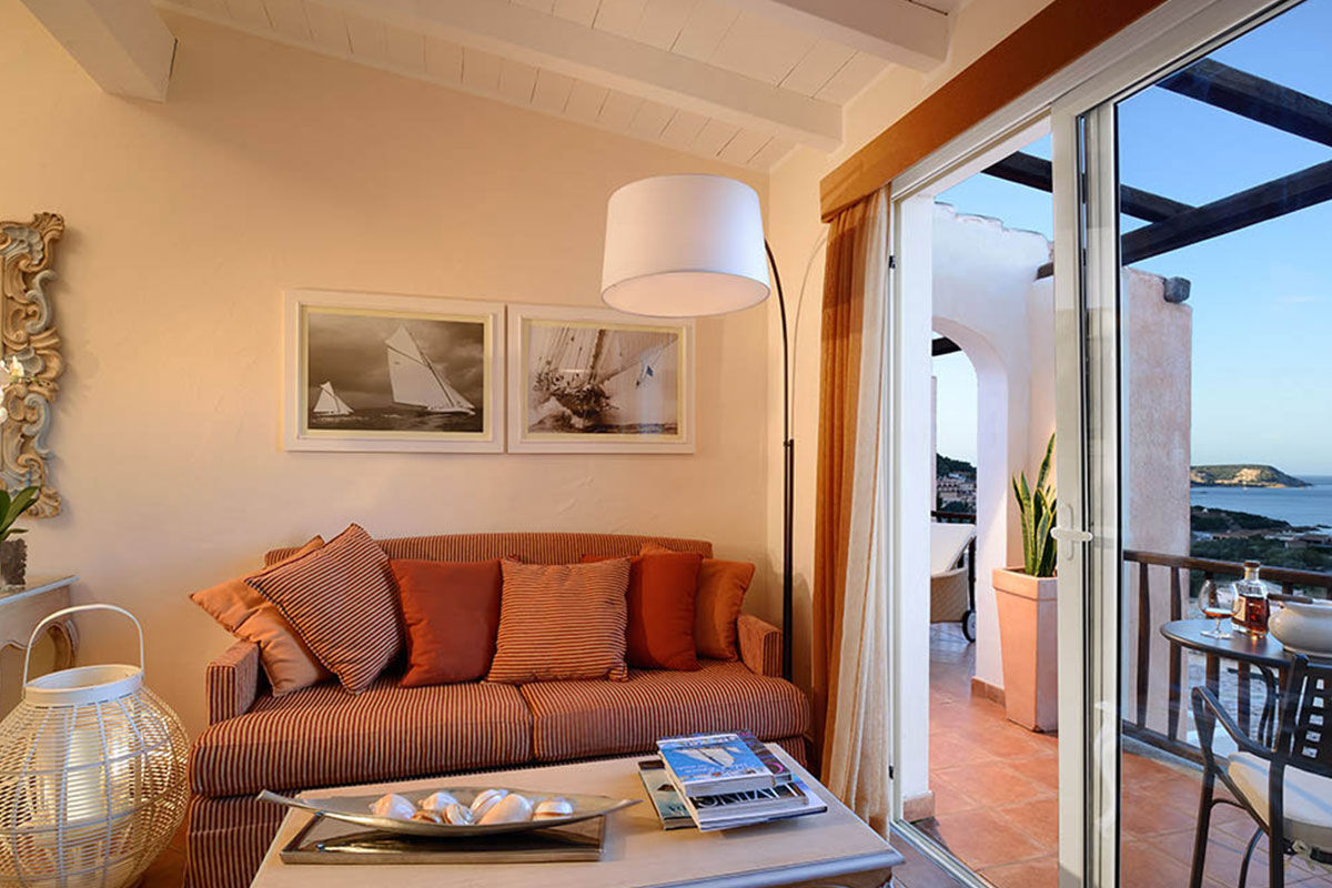 <b>Colonna Pevero</b> - Located on the shore of the Tyrrhenian Sea and surrounded by lush grounds, the Colonna Pevero Hotel boasts 3 restaurants, 3 bars, 5 pools and a spa. The fragrance of the Mediterranean sweeps through this resort spanning the coastline.