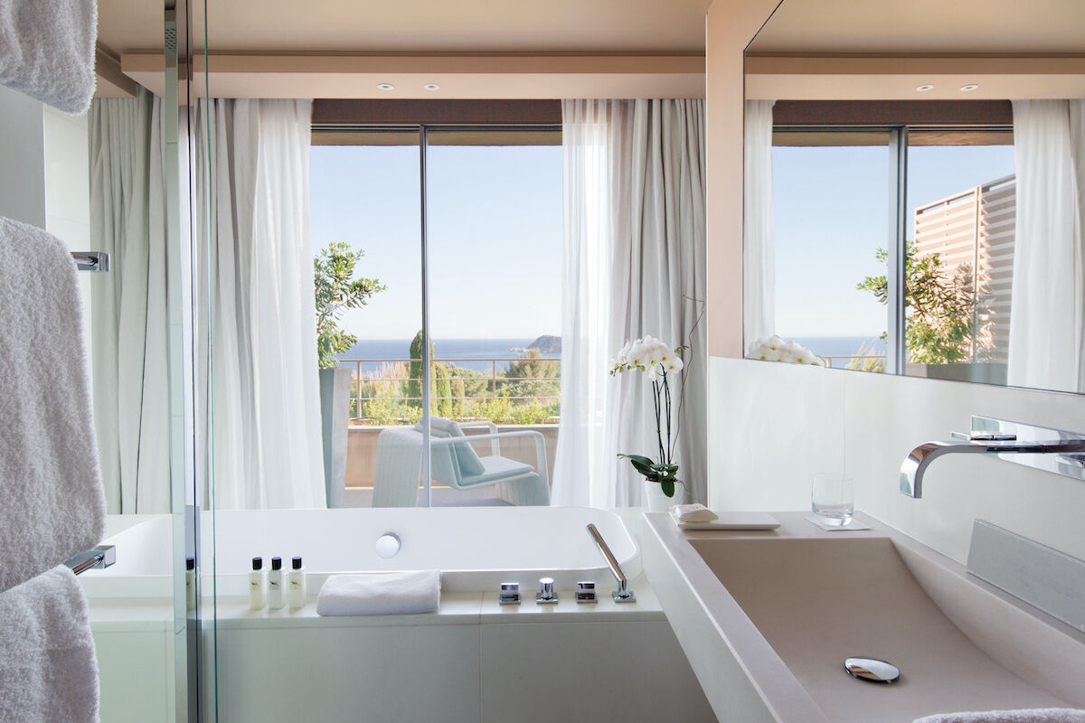 <b>La Reserve Ramatuelle Hotel, Spa & Villas</b> - The sleek and contemporary design of La Reserve Hotel is complemented by natural elements of Mediterranean vegetation and sea views. It offers 3 restaurants, including a 2-Michelin-starred, a private beach club in ‘Pampelonne’ and a Nescens-Spa with indoor/outdoor pool, hammam and 11 treatment rooms.