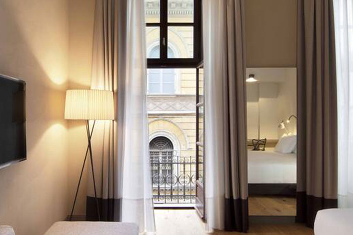 <b>NH Collection Piazza Carlina</b> - Sleek and modern rooms join to make up this upscale hotel that is housed in a 17th century building. Guests enjoy city views on either of two rooftop terraces and savor the Italian cuisine in the airy and monochromatic restaurant.