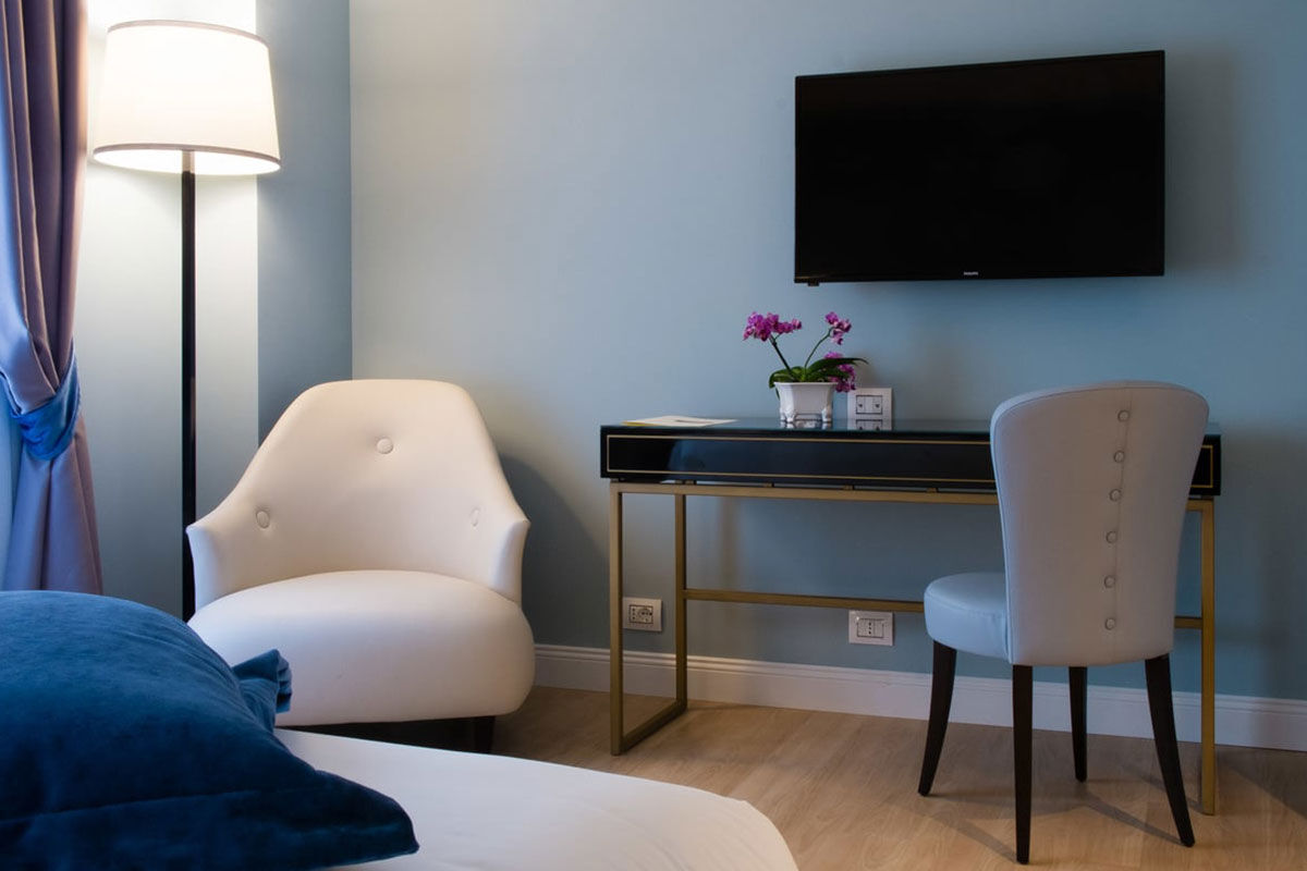 <b>Turin Palace Hotel</b> - Only a 3-minute walk to the train station, The Turin Palace hotel is a convenient and stylish choice for the cosmopolitan traveler. It offers panoramic city views from its rooftop terrace, as well as refined rooms with chic décor.