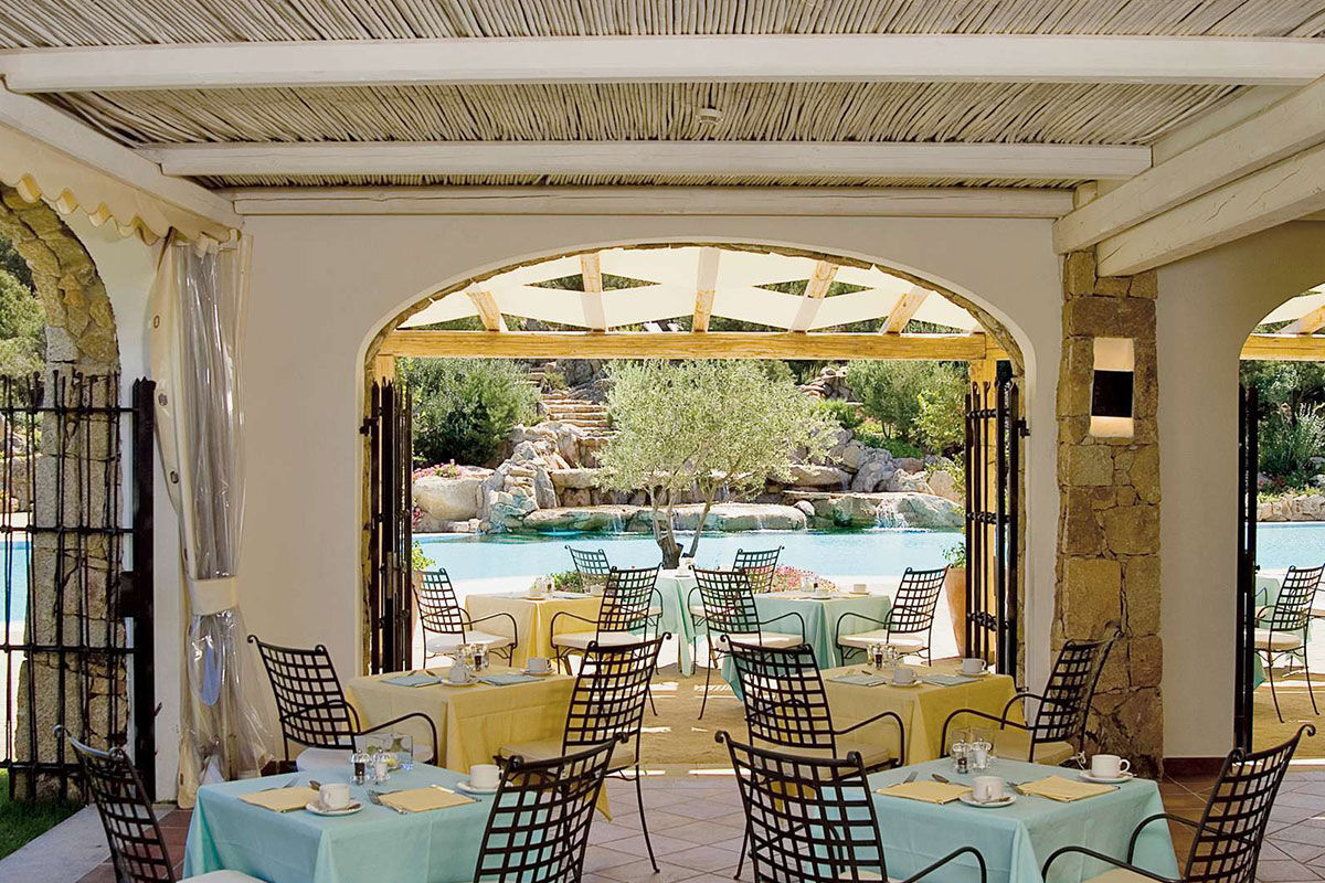 <b>Colonna Pevero</b> - Located on the shore of the Tyrrhenian Sea and surrounded by lush grounds, the Colonna Pevero Hotel boasts 3 restaurants, 3 bars, 5 pools and a spa. The fragrance of the Mediterranean sweeps through this resort spanning the coastline.