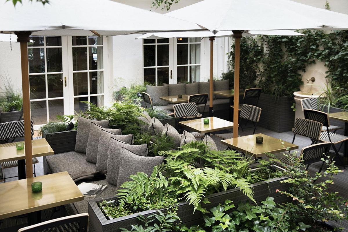 <b>Hotel D’Aubusson</b> - With its regular jazz nights and plush all-day cafe (featuring a grand piano), the Hotel D’Aubusson knows how to put on a show. Set inside a 17th century townhouse, this elegant hotel is only an 11-minute walk to the Cathedrale Notre-Dame de Paris.