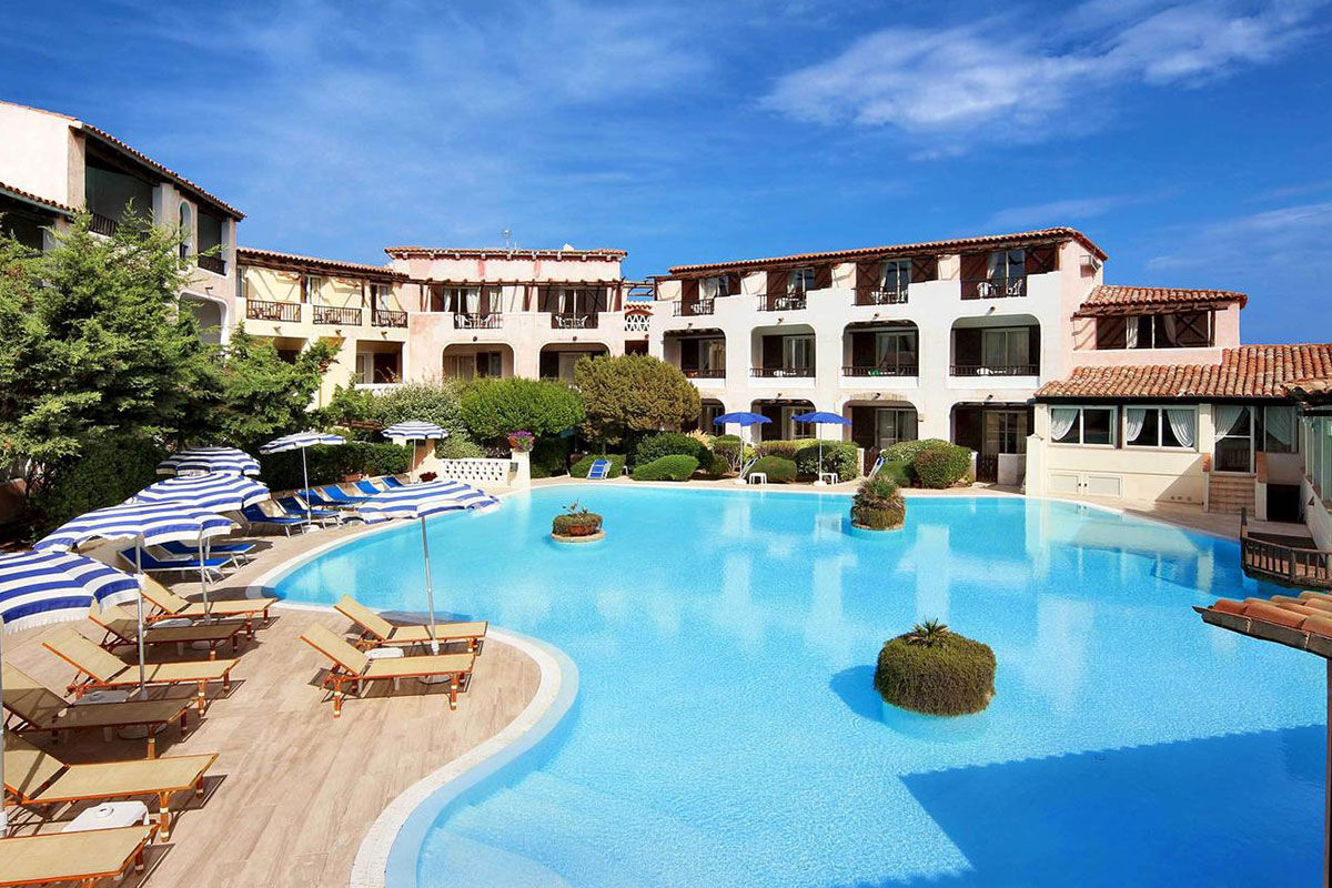 <b>Colonna Pevero</b> - Located on the shore of the Tyrrhenian Sea and surrounded by lush grounds, the Colonna Pevero Hotel boasts 3 restaurants, 3 bars, 5 pools and a spa. The fragrance of the Mediterranean sweeps through this resort spanning the coastline.