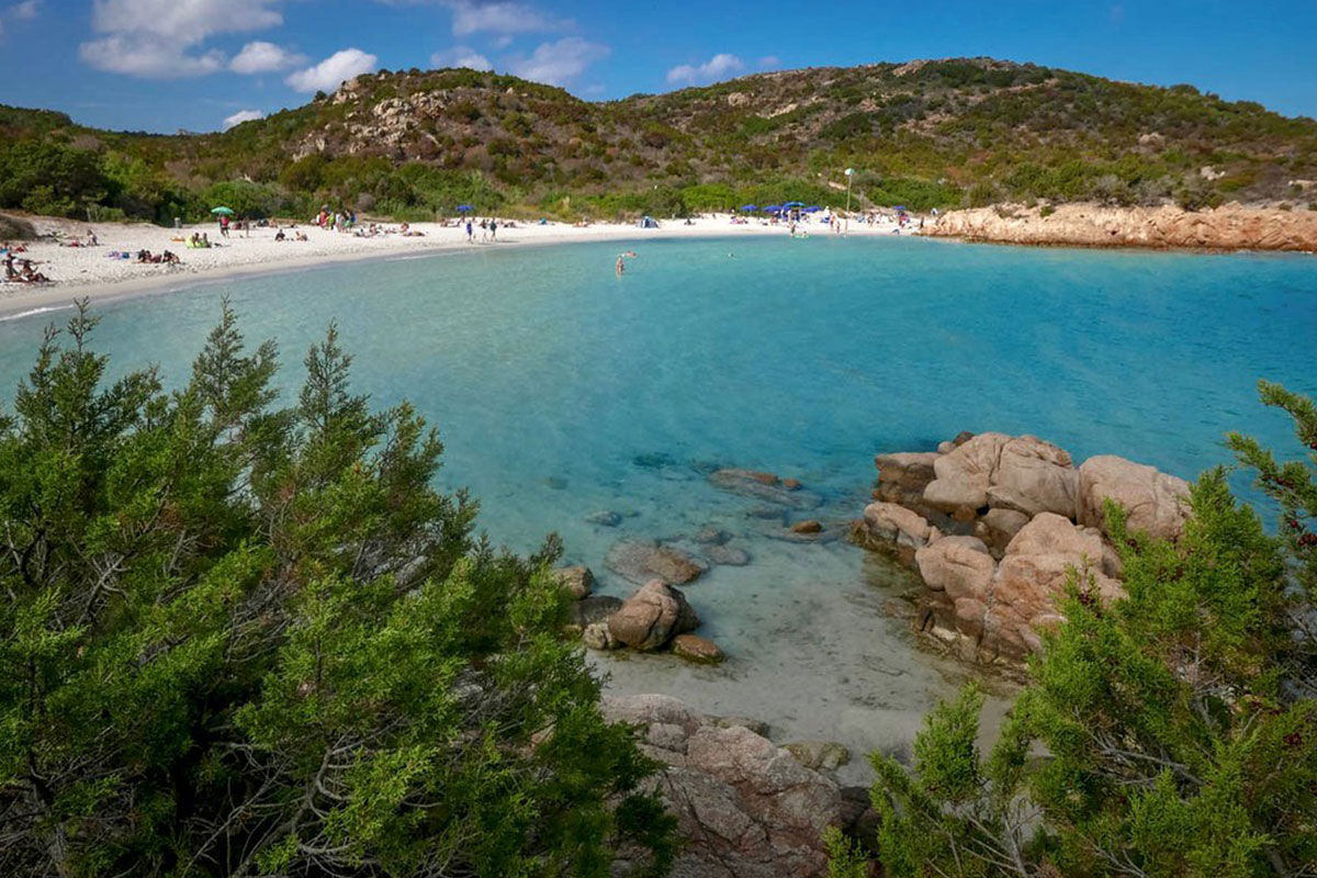 <b>Colonna Pevero</b> - Located on the shore of the Tyrrhenian Sea and surrounded by lush grounds, the Colonna Pevero Hotel boasts 3 restaurants, 3 bars, 5 pools and a spa. The fragrance of the Mediterranean sweeps through this resort spanning the coastline.