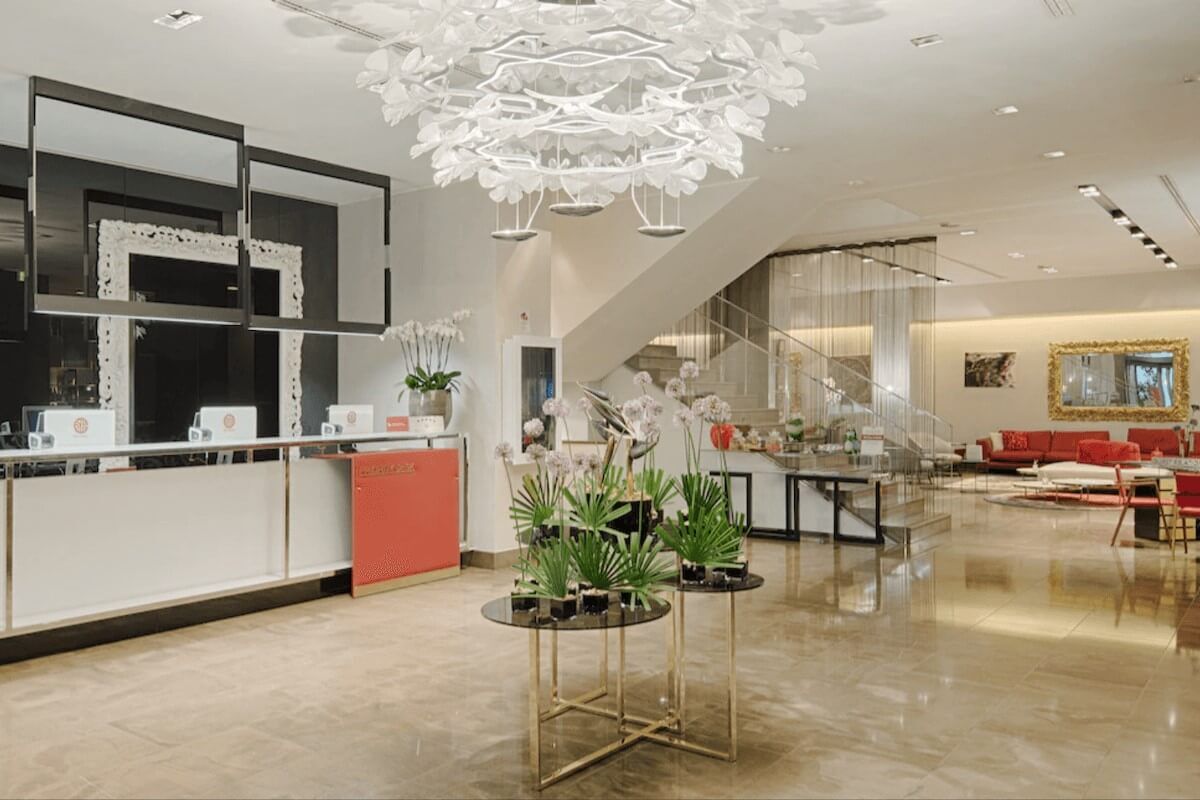 <b>NH Collection Milano President</b> - From the chic bar and restaurant with red velvet chairs, to the oversized artwork, and the location of downtown Milan, this landmark hotel offers you the best of this fashionable city.