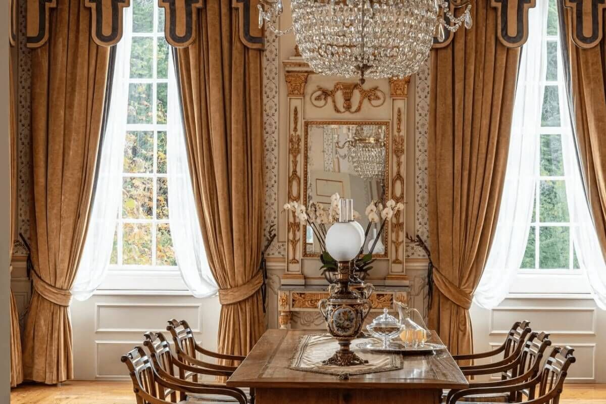 <b>Tivoli Palacio de Seteais Sintra Hotel</b> – Set in a romantic palace, this breathtaking hotel speaks to the heart with its XVIII century architecture, elegant adornments and stunning garden maze. Set on the mountainside of Sintra, this unique palace is in view of the esoteric Quinta da Regaleira and close to the town’s fabulous antique shops.