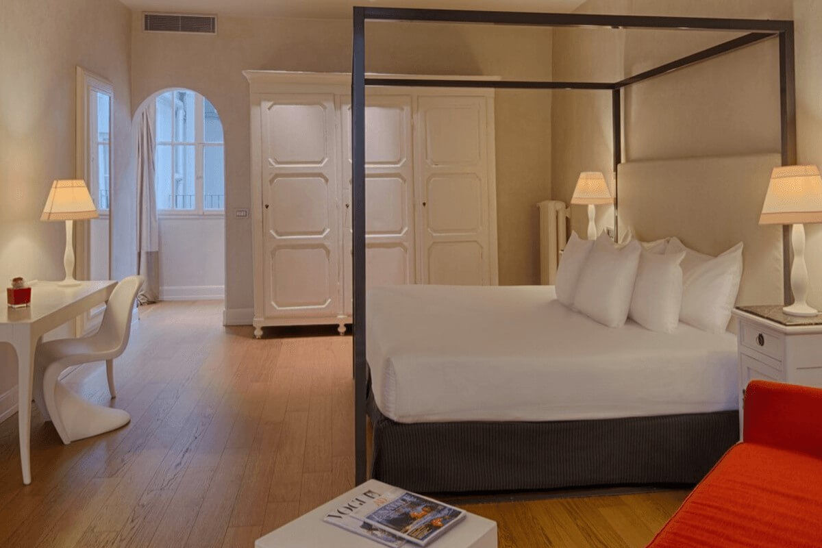 <b>NH Collection Firenze Porta Rossa</b> - Less than a 10-minute walk to multitudes of historic sights, this charming boutique hotel is housed within a 13th century tower. With four-poster beds, marbled floors, and a tasteful mix of traditional and modern furnishings, this artfully decorated hotel is a feast for the eyes.