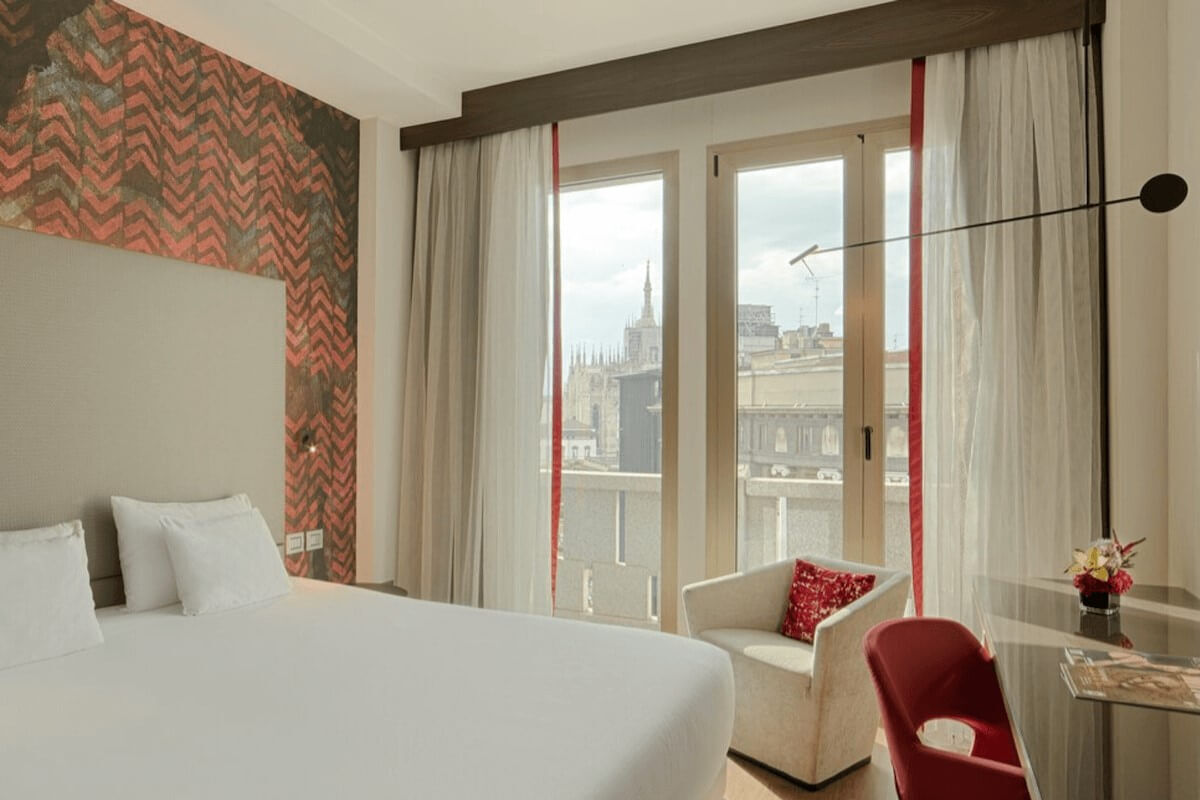 <b>NH Collection Milano President</b> - From the chic bar and restaurant with red velvet chairs, to the oversized artwork, and the location of downtown Milan, this landmark hotel offers you the best of this fashionable city.