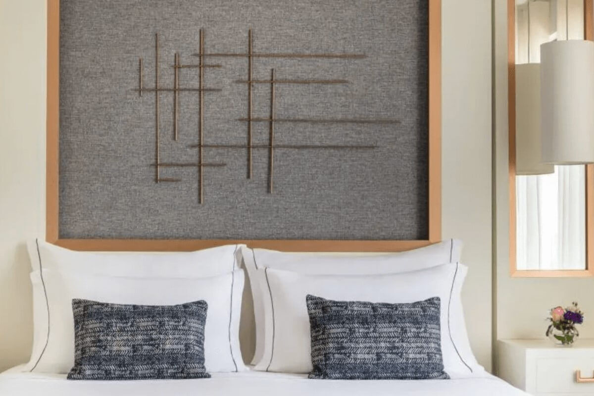 <b>Tivoli Carvoeiro Algarve Resort</b> - A cliffside beach resort overlooking the Praia do Vale Covo, this family-friendly gem is both upscale and inviting. With multiple dining options, an enticing spa, and incredible views over the shimmering ocean, this luxury resort is glam and relaxed.