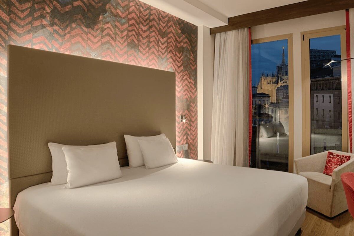 <b>NH Collection Milano President</b> - From the chic bar and restaurant with red velvet chairs, to the oversized artwork, and the location of downtown Milan, this landmark hotel offers you the best of this fashionable city.