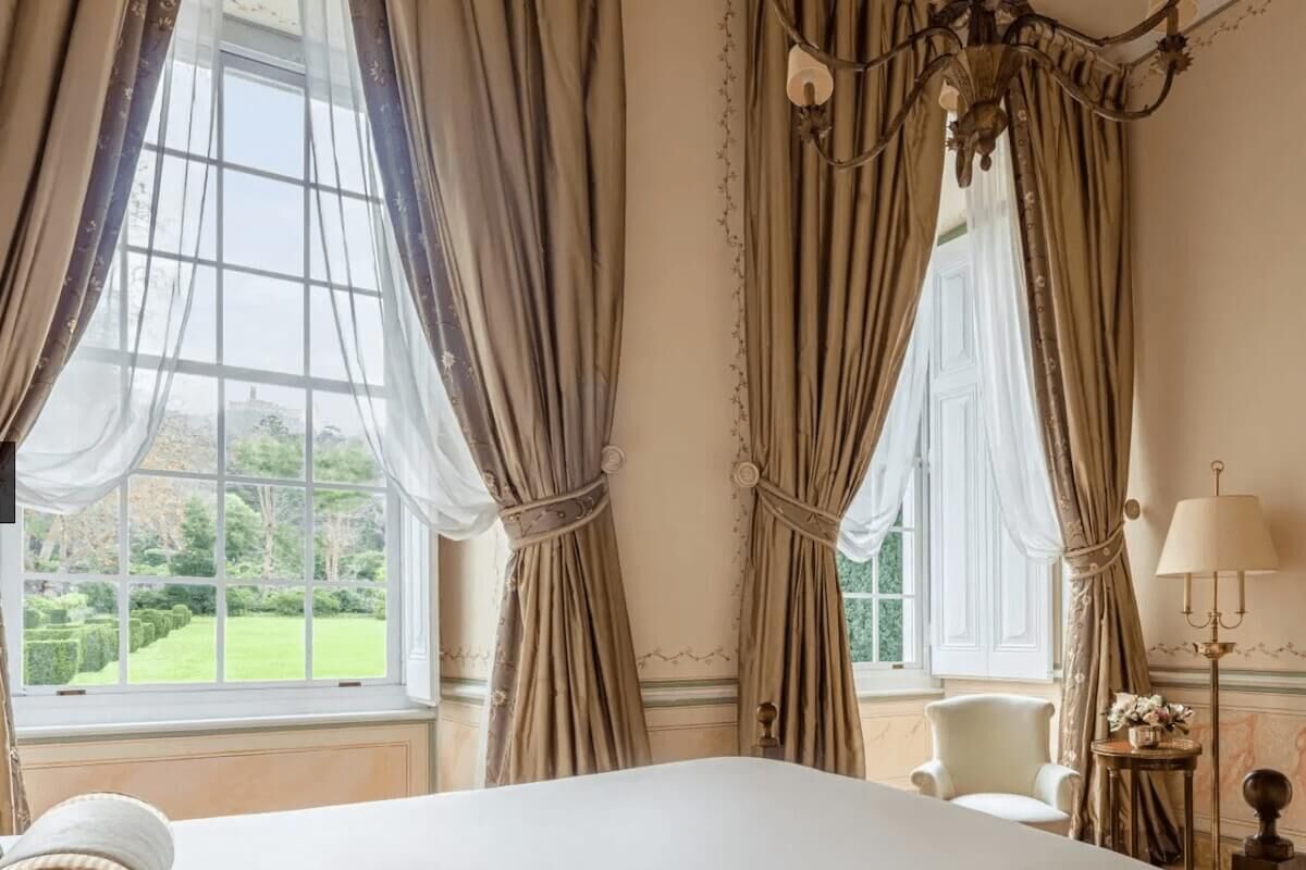 <b>Tivoli Palacio de Seteais Sintra Hotel</b> – Set in a romantic palace, this breathtaking hotel speaks to the heart with its XVIII century architecture, elegant adornments and stunning garden maze. Set on the mountainside of Sintra, this unique palace is in view of the esoteric Quinta da Regaleira and close to the town’s fabulous antique shops.