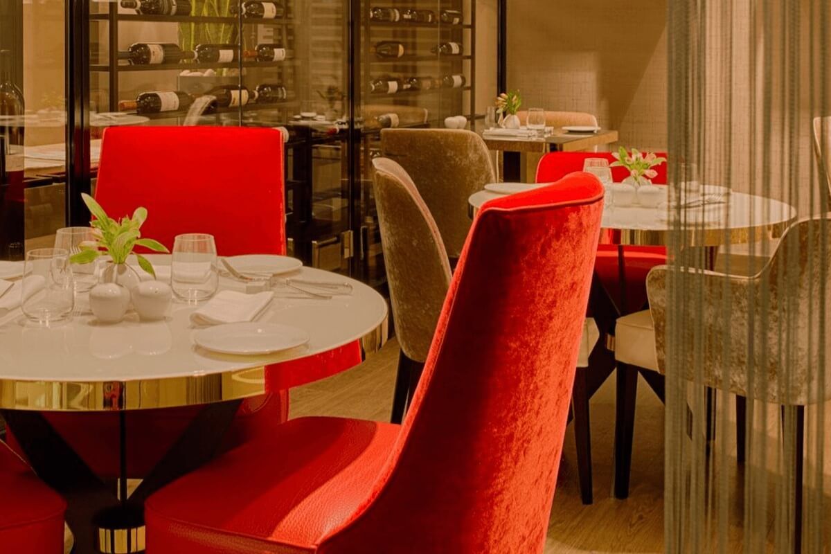 <b>NH Collection Milano President</b> - From the chic bar and restaurant with red velvet chairs, to the oversized artwork, and the location of downtown Milan, this landmark hotel offers you the best of this fashionable city.