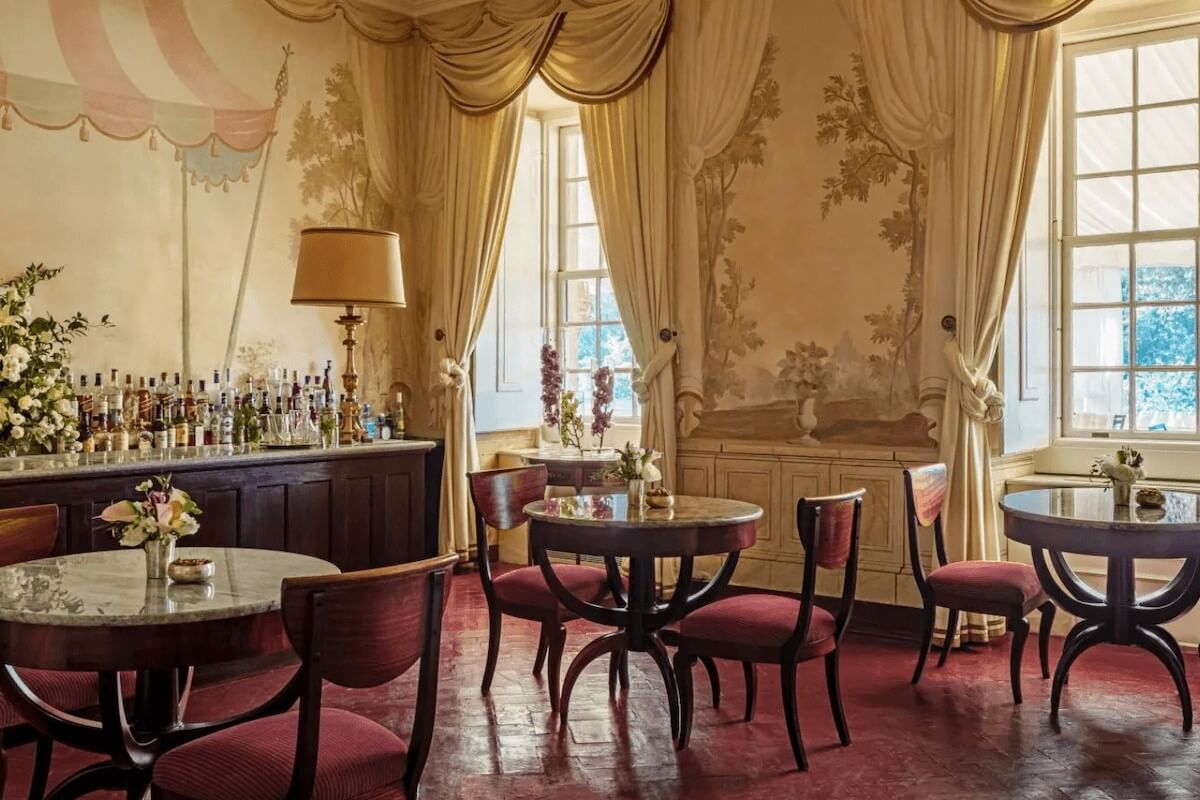 <b>Tivoli Palacio de Seteais Sintra Hotel</b> – Set in a romantic palace, this breathtaking hotel speaks to the heart with its XVIII century architecture, elegant adornments and stunning garden maze. Set on the mountainside of Sintra, this unique palace is in view of the esoteric Quinta da Regaleira and close to the town’s fabulous antique shops.