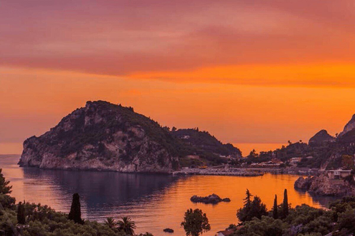 <b>Domes of Corfu, Autograph Collection</b> - A luxurious retreat for the modern family or discerning couple, Domes of Corfu offers the ultimate summertime hygge with stunning views, natural ambiance and laid-back feel. This casual atmosphere is elevated with VIP areas, exceptional dining options and poolside cabanas with the perfect sunset view.