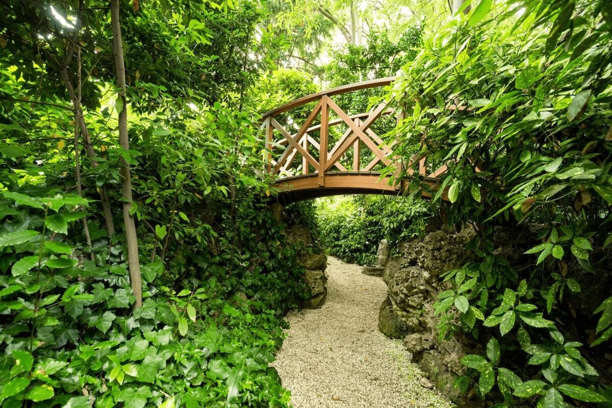 <b>NH Collection Venezia Grand Hotel Palazzo dei Dogi</b> - Be transported through time with the ornate architecture, antique décor, and period-style rooms of this refined boutique hotel. With a luxe bar, terrace restaurant, lush garden, and relaxing spa, this palazzo has all the polished sophistication you’d want in a historic Venetian hotel.